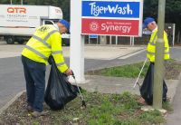 Litter Picking on Mulfords Hill in Tadley